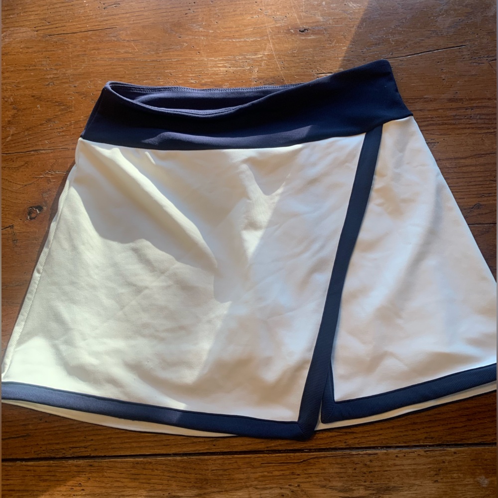 White and navy tennis skirt
